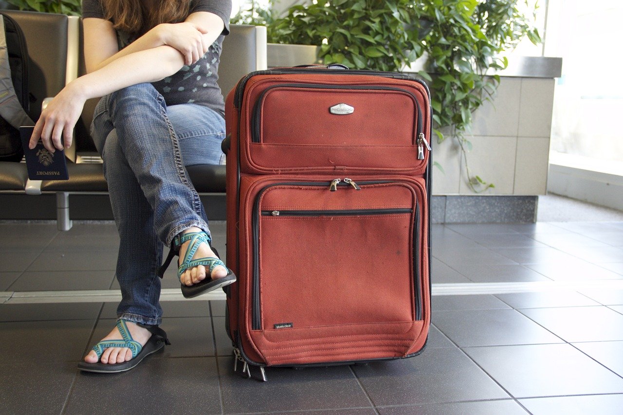 Jak podróżować z walizką?